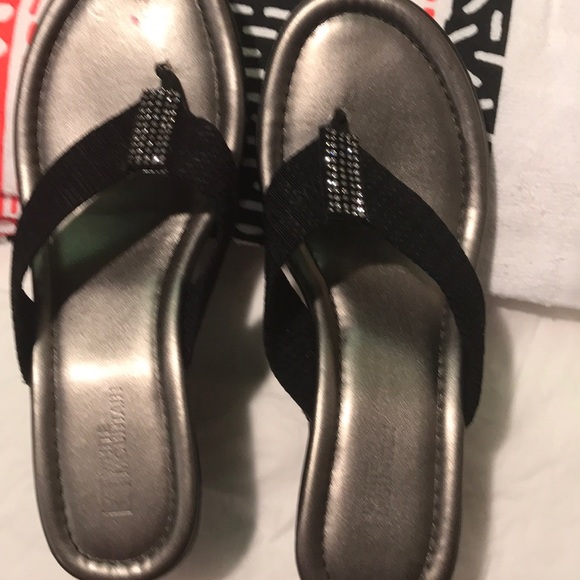 White Mountain Shoes - Gorgeous dressy heels in black and gunmetal